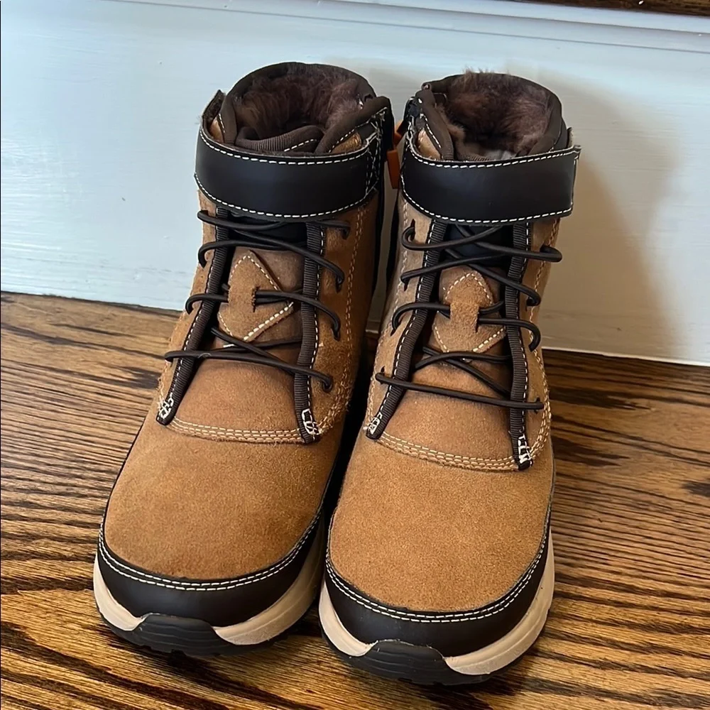 UGG Chestnut Arren Boots NWOT